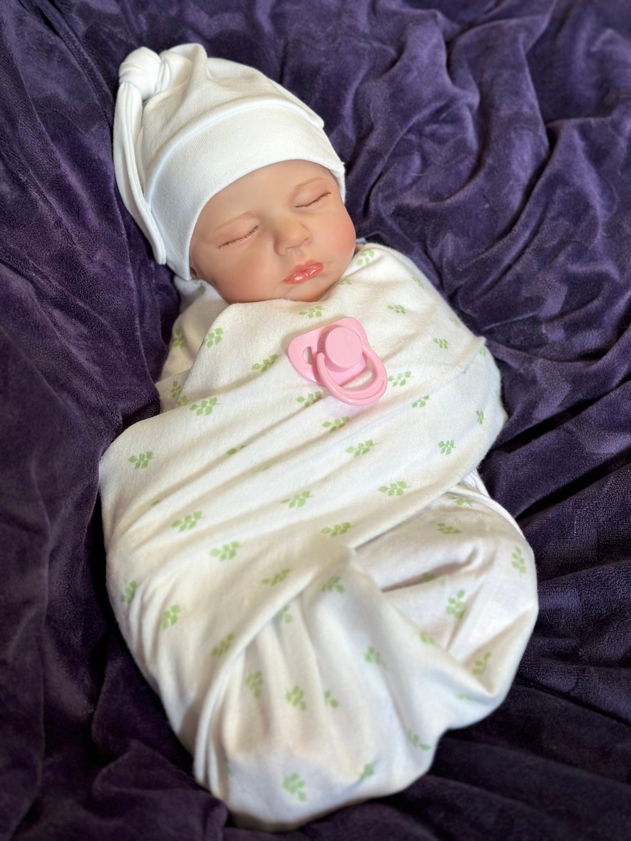 Lifelike Reborn Baby Doll 20” 6.1 lbs. Weighted Newborn Baby Girl or Boy Soft Heavy Baby Dolls For Children Child Friendly Gifts For Girls