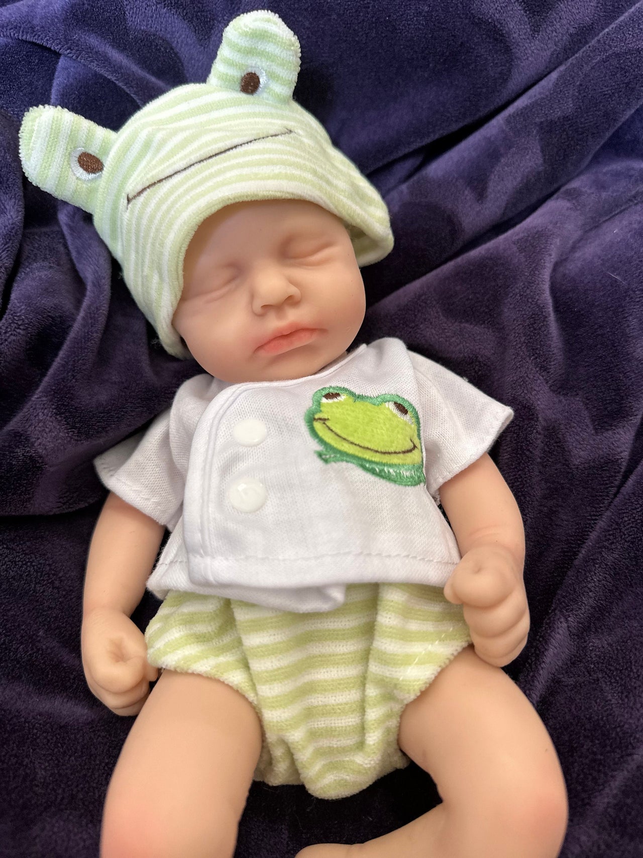 Green Frog Outfit, Silicone Baby Doll Full Body Reborn Preemie 12&quot; 2.6lbs Platinum Silicone Dolls Realistic Real Lifelike Weighted Babies Ecoflex Bathtub Baby