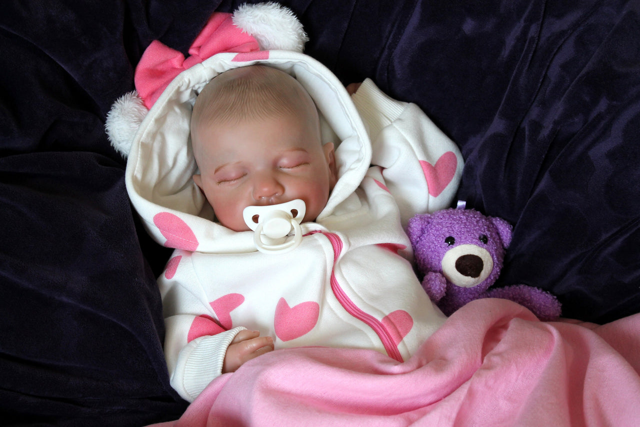 Painted Finished Reborn 2 to 8 Pounds Lifelike Baby Doll 20” Weighted Newborn Baby Heavy Dolls For Children Child Friendly Gifts For Girls