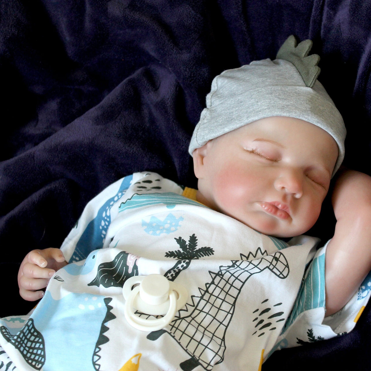 Dinosaur Lifelike Reborn Baby Doll, Therapy doll, 20 inches 2 to 8 Pounds Weighted, Newborn Baby Boy, Soft Heavy Baby Dolls For Children Child Friendly Gifts For Girls, dementia therapy dolls