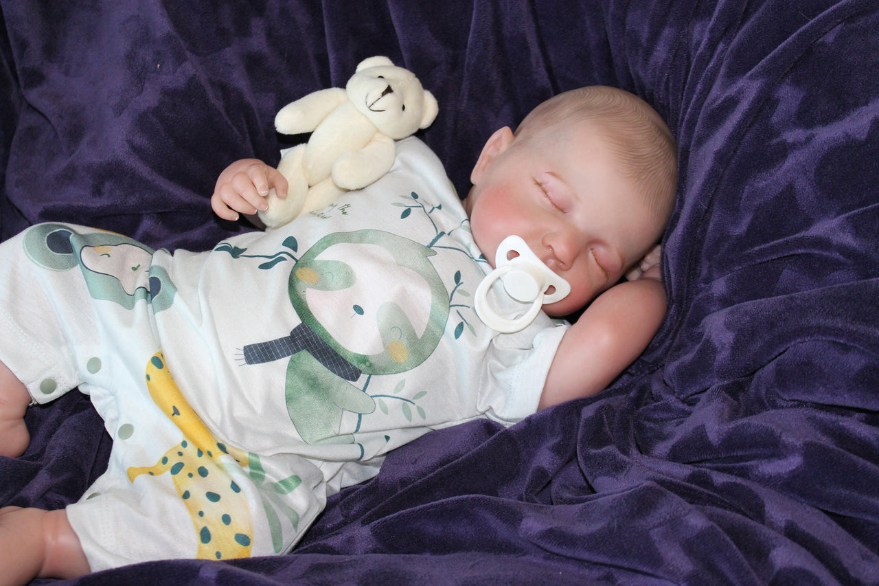 2 to 8 Pounds Lifelike Reborn Baby Doll, 20 inch Weighted Newborn Baby Boy, Soft vinyl, Heavy Baby Dolls, For Children, Child Friendly Gifts For Girls