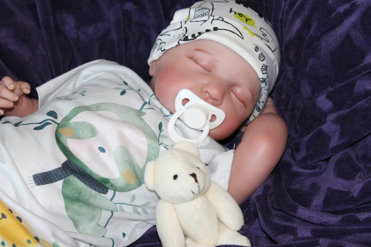 2 to 8 Pounds Lifelike Reborn Baby Doll, 20 inch Weighted Newborn Baby Boy, Soft vinyl, Heavy Baby Dolls, For Children, Child Friendly Gifts For Girls