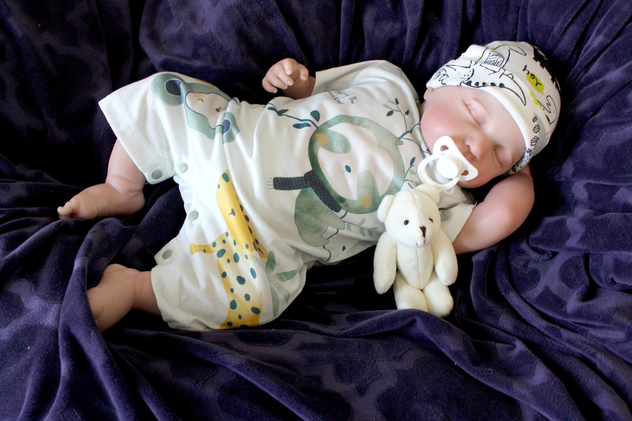 2 to 8 Pounds Lifelike Reborn Baby Doll, 20 inch Weighted Newborn Baby Boy, Soft vinyl, Heavy Baby Dolls, For Children, Child Friendly Gifts For Girls
