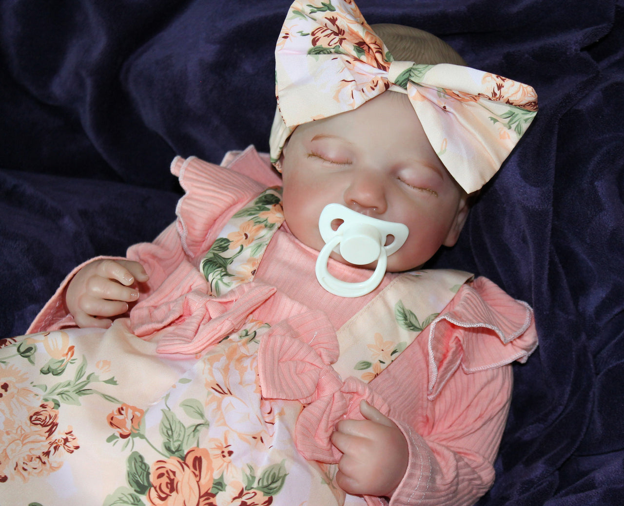 Painted Finished Reborn 2 to 8 Pounds Lifelike Baby Doll 20” Weighted Newborn Baby Heavy Dolls For Children Child Friendly Gifts For Girls