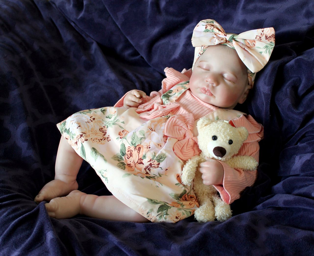 Painted Finished Reborn 2 to 8 Pounds Lifelike Baby Doll 20” Weighted Newborn Baby Heavy Dolls For Children Child Friendly Gifts For Girls