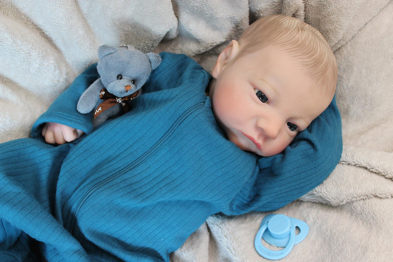 Lifelike Reborn Baby Doll 19 inch 2 to 6 lbs Weighted Newborn Baby Girl or Boy Soft Heavy Baby Dolls For Children Child Friendly Gifts For Girls