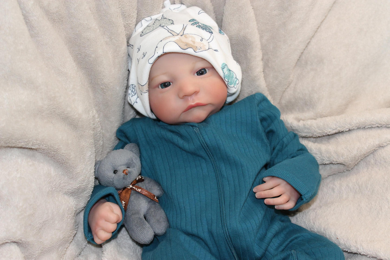 Lifelike Reborn Baby Doll 19 inch 2 to 6 lbs Weighted Newborn Baby Girl or Boy Soft Heavy Baby Dolls For Children Child Friendly Gifts For Girls