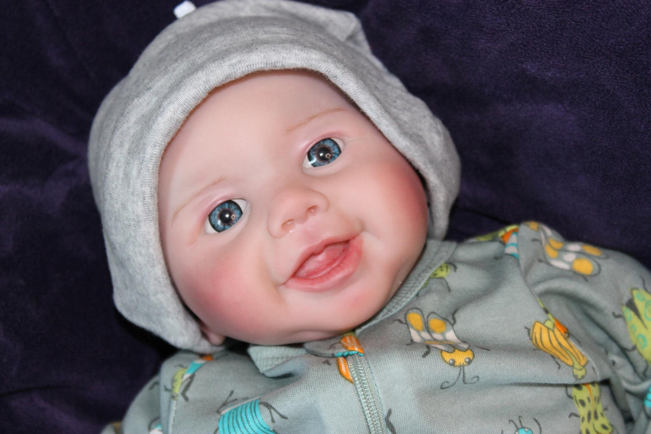 Lifelike Reborn Baby Doll 18 inch 4.3 lbs Weighted Newborn Baby Girl or Boy Soft Heavy Baby Dolls For Children Child Friendly Gifts For Girls