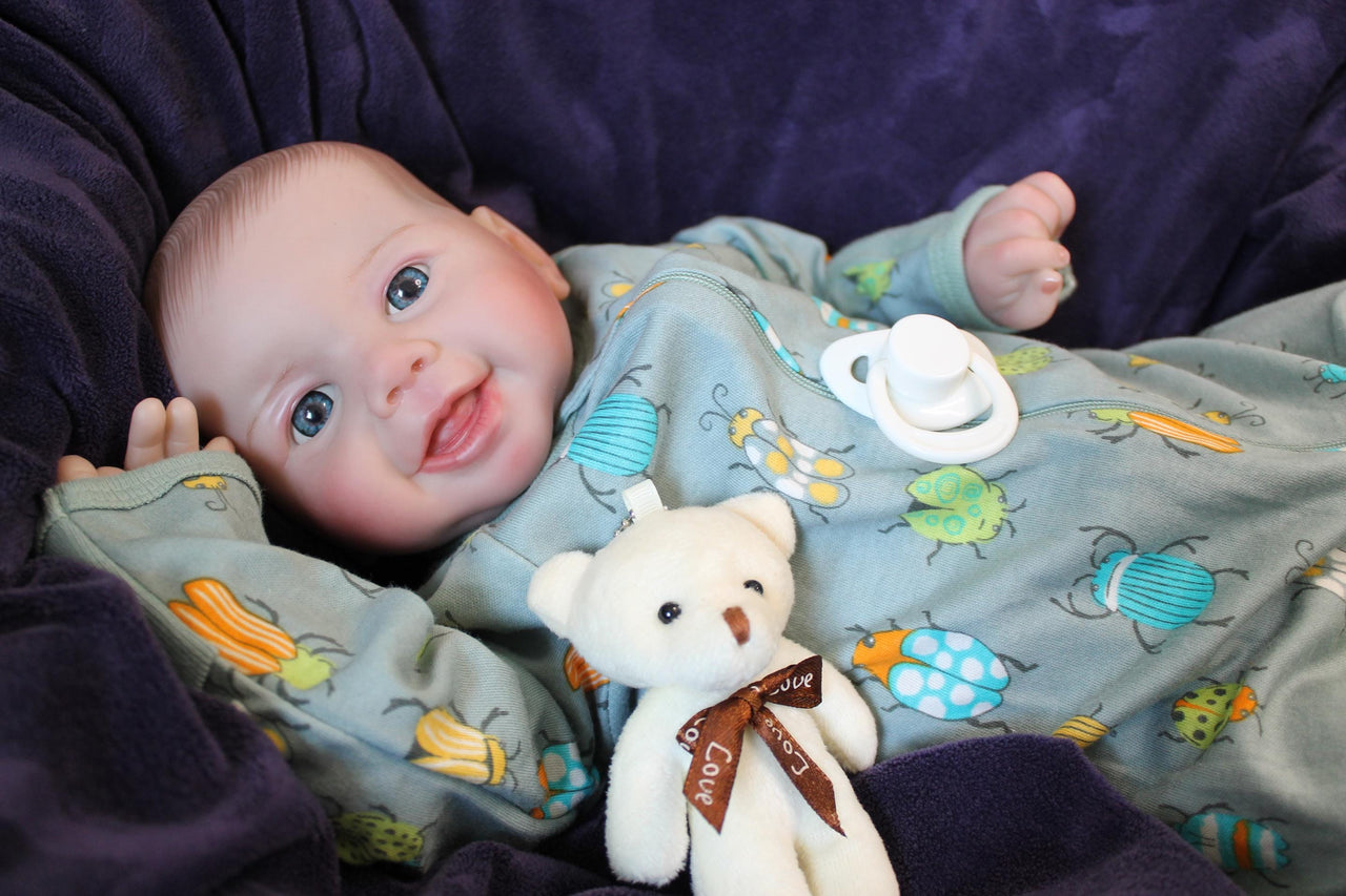 Lifelike Reborn Baby Doll 18 inch 4.3 lbs Weighted Newborn Baby Girl or Boy Soft Heavy Baby Dolls For Children Child Friendly Gifts For Girls