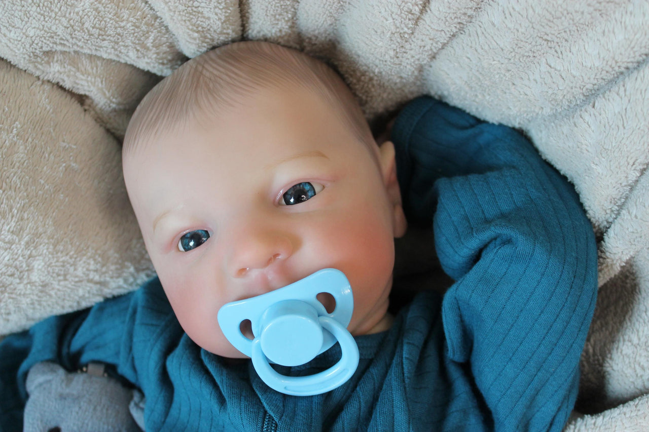 Lifelike Reborn Baby Doll 19 inch 2 to 6 lbs Weighted Newborn Baby Girl or Boy Soft Heavy Baby Dolls For Children Child Friendly Gifts For Girls