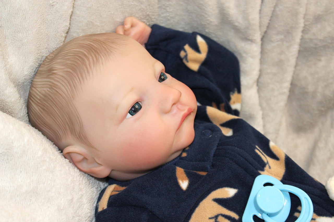 Lifelike Reborn Baby Doll 19 inch 2 to 6 lbs Weighted Newborn Baby Girl or Boy Soft Heavy Baby Dolls For Children Child Friendly Gifts For Girls