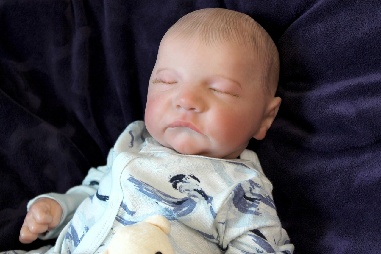 Lifelike Reborn Baby Doll 19 inch 2 to 6 lbs Weighted Newborn Baby Girl or Boy Soft Heavy Baby Dolls For Children Child Friendly Gifts For Girls