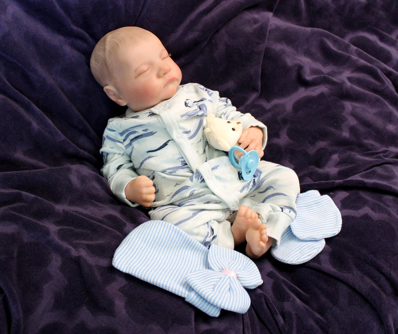 Lifelike Reborn Baby Doll 19 inch 2 to 6 lbs Weighted Newborn Baby Girl or Boy Soft Heavy Baby Dolls For Children Child Friendly Gifts For Girls
