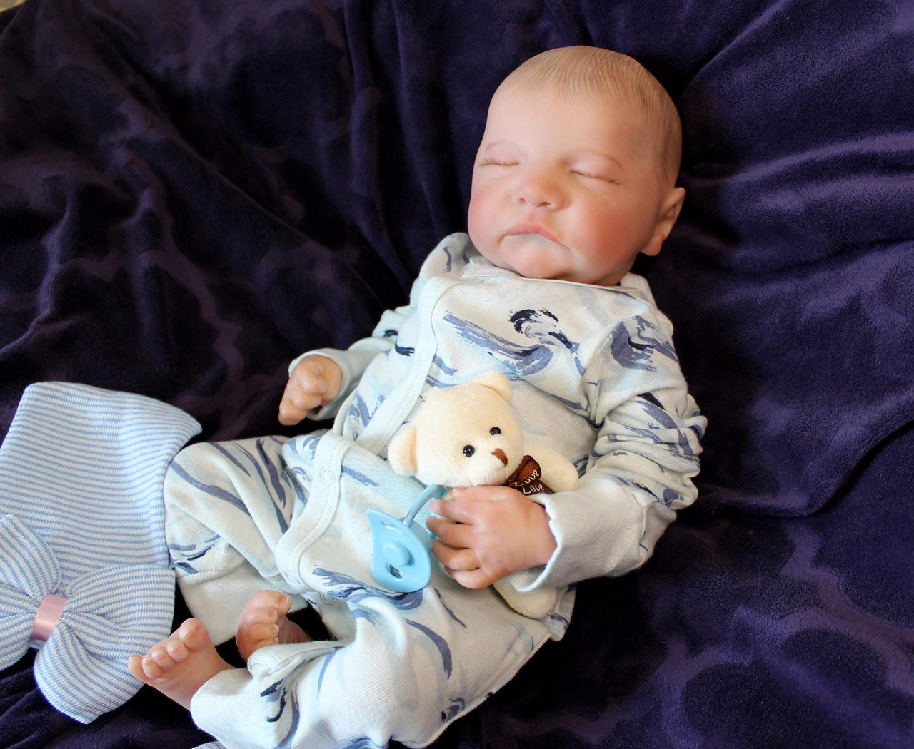 Lifelike Reborn Baby Doll 19 inch 2 to 6 lbs Weighted Newborn Baby Girl or Boy Soft Heavy Baby Dolls For Children Child Friendly Gifts For Girls