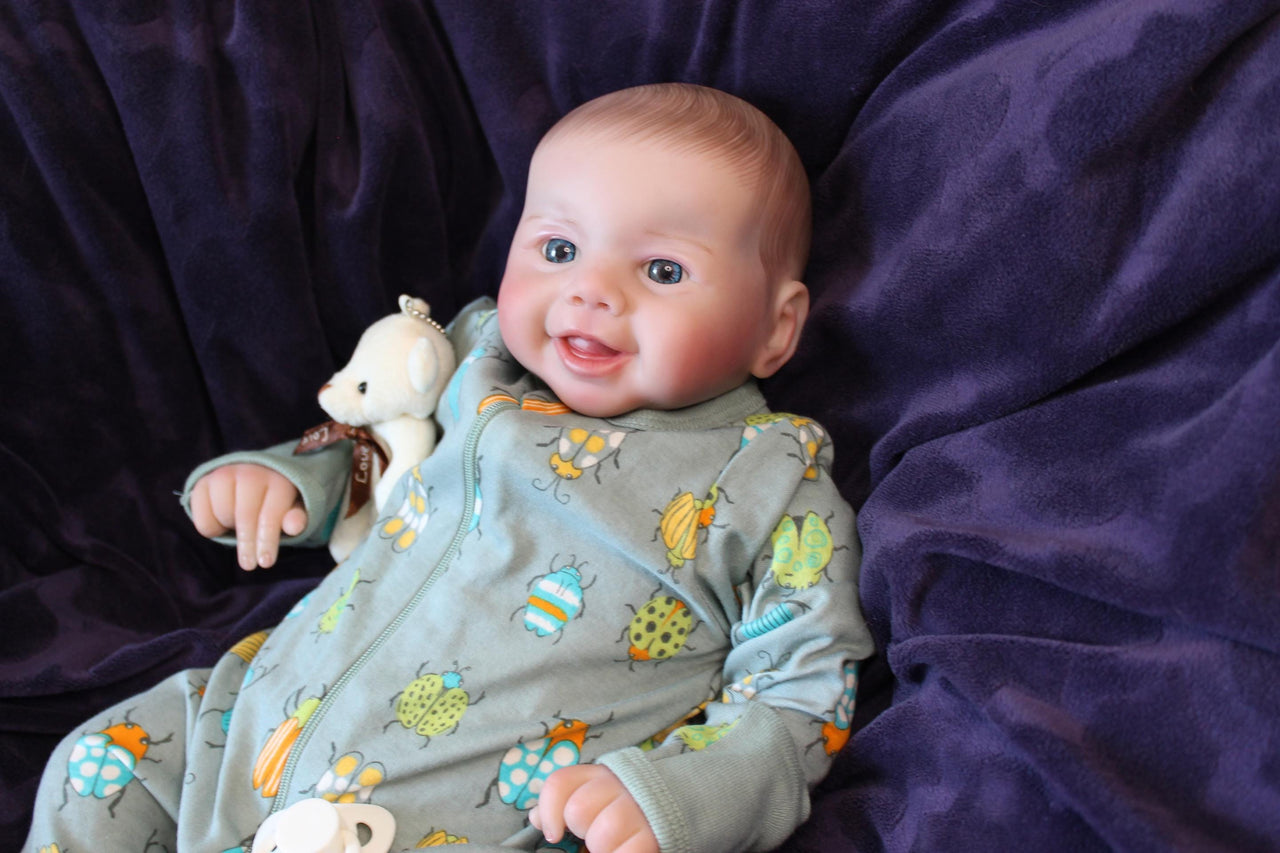 Lifelike Reborn Baby Doll 18 inch 4.3 lbs Weighted Newborn Baby Girl or Boy Soft Heavy Baby Dolls For Children Child Friendly Gifts For Girls