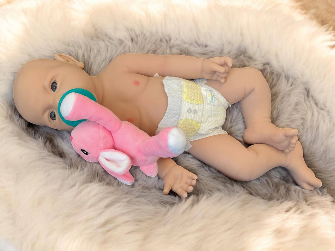 17 inch 6.1 lbs Platinum Full Silicone Doll With Open Mouth To take a Pacifier Has a Squishy Body