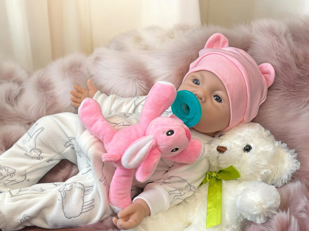 17 inch 6.1 lbs Platinum Full Silicone Doll With Open Mouth To take a Pacifier Has a Squishy Body