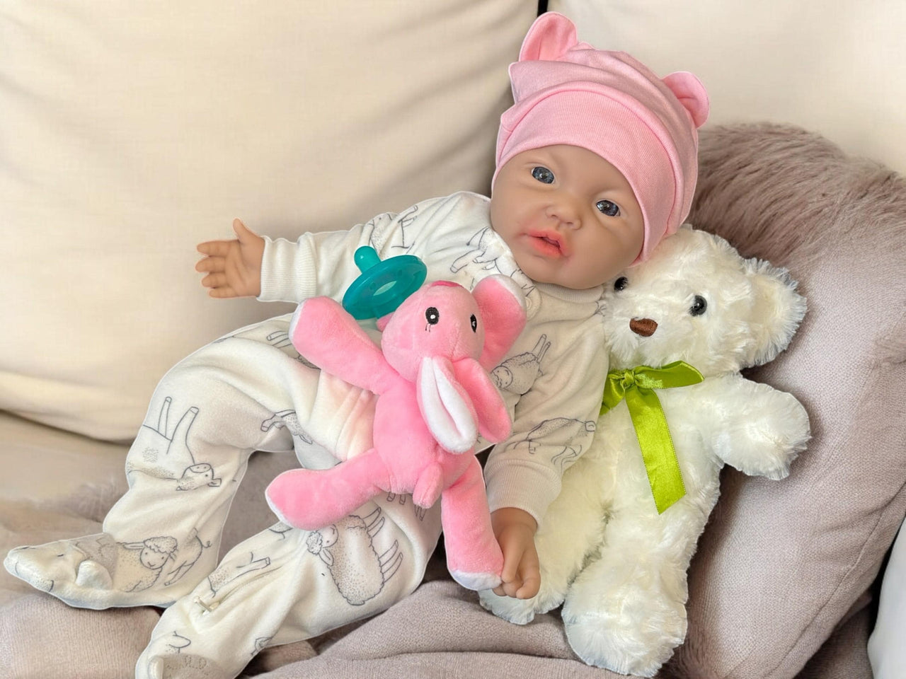 17 inch 6.1 lbs Platinum Full Silicone Doll With Open Mouth To take a Pacifier Has a Squishy Body