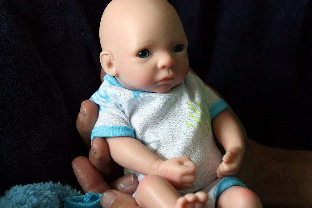 Preemie Silicone Dolls Realistic Real Lifelike Micro Mini Baby Doll Full Body Reborn 11&quot; 1.7lbs Platinum Weighted Babies Ecoflex Bathtub Fun