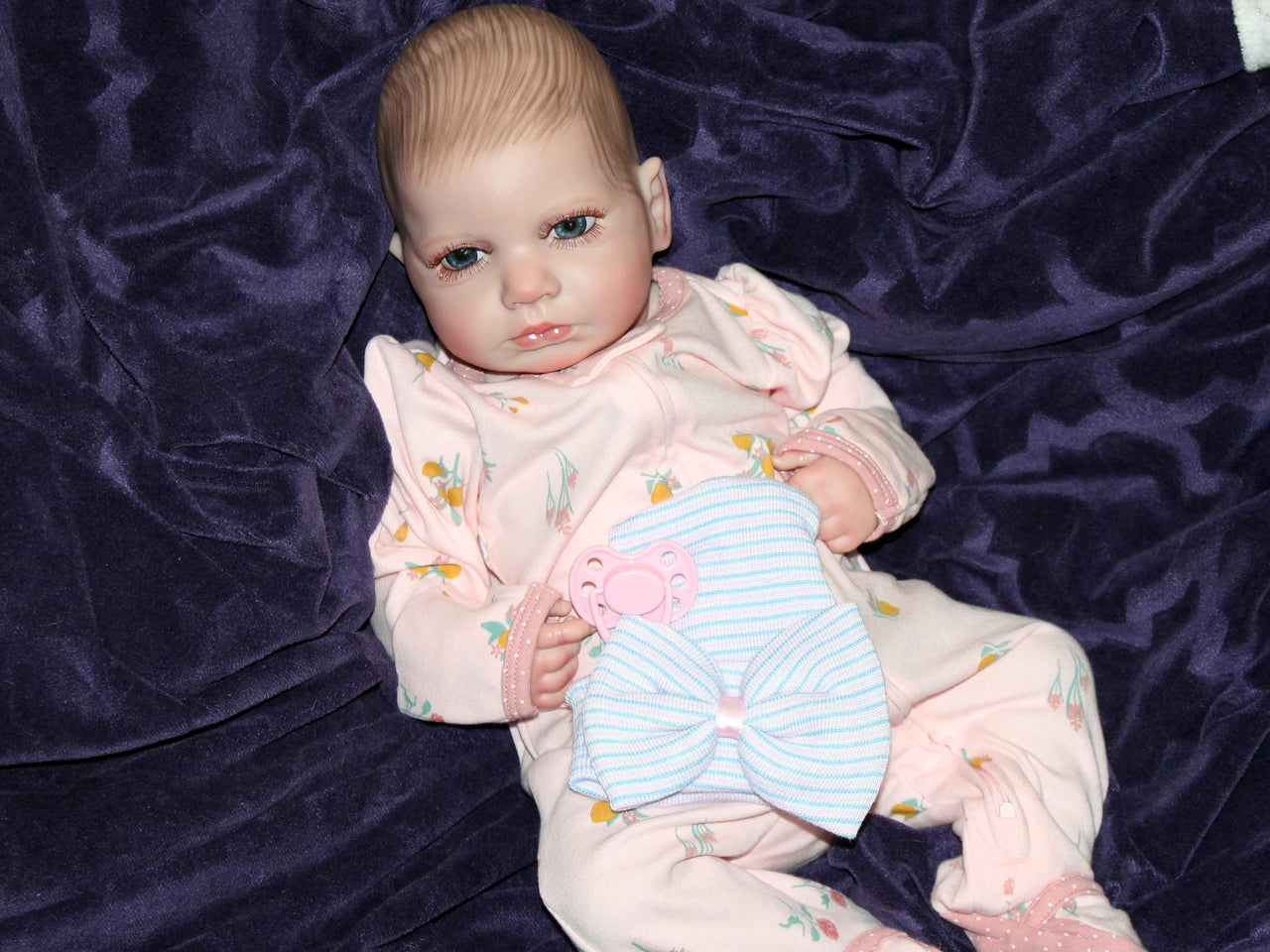 Handmade reborn baby doll, 20-inch realistic newborn with detailed features, vinyl arms and legs, perfect lifelike collectible doll
