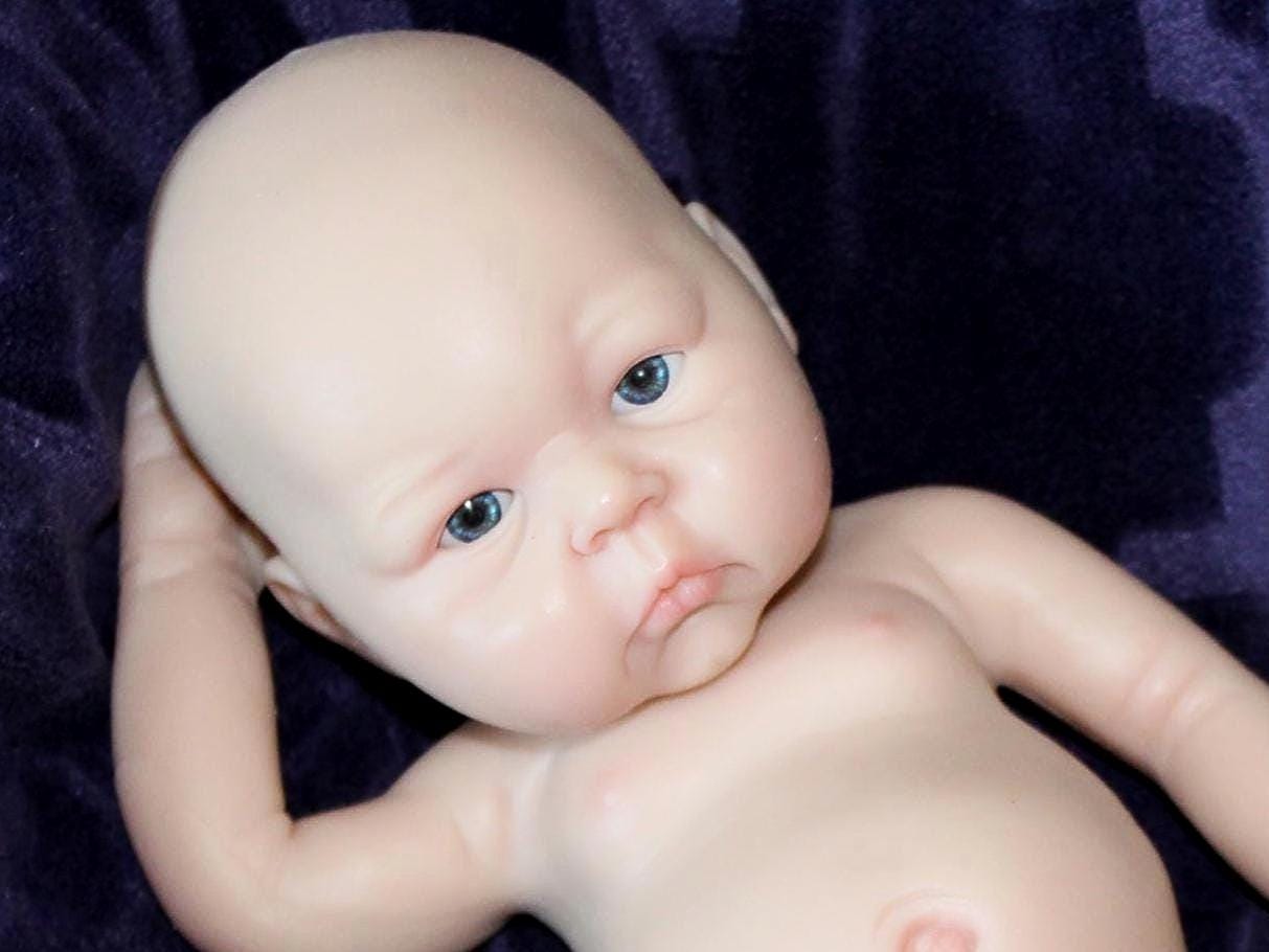 Preemie Silicone Dolls Realistic Real Lifelike Micro Mini Baby Doll Full Body Reborn 12 inch 2.1lbs Platinum Weighted Babies Ecoflex Bathtub Fun
