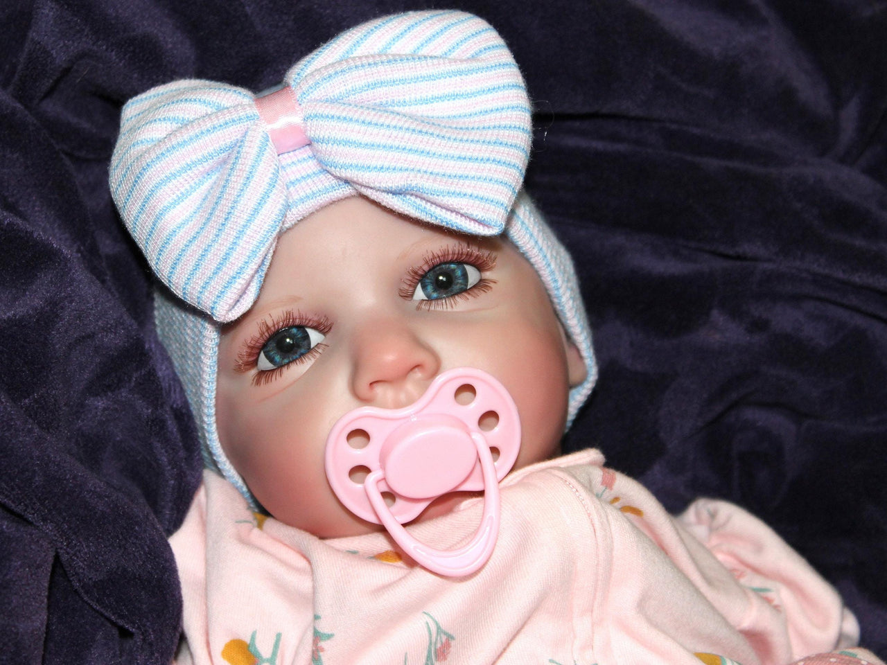 Handmade reborn baby doll, 20-inch realistic newborn with detailed features, vinyl arms and legs, perfect lifelike collectible doll