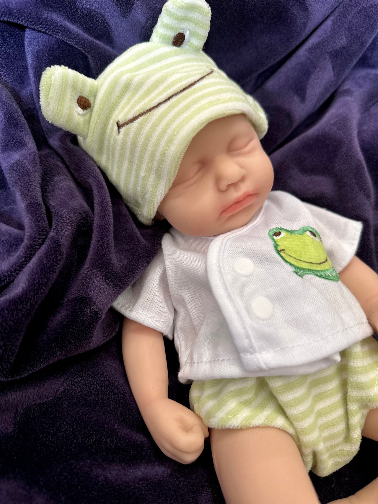 Green Frog Outfit, Silicone Baby Doll Full Body Reborn Preemie 12&quot; 2.6lbs Platinum Silicone Dolls Realistic Real Lifelike Weighted Babies Ecoflex Bathtub Baby