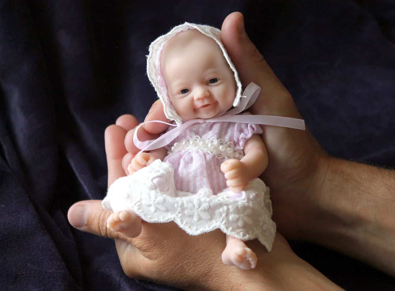 Silicone Baby Doll Full Body Reborn Preemie 7" 9 ounces Platinum Silicone Dolls Realistic Real Lifelike Weighted Babies Ecoflex Bathtub Baby
