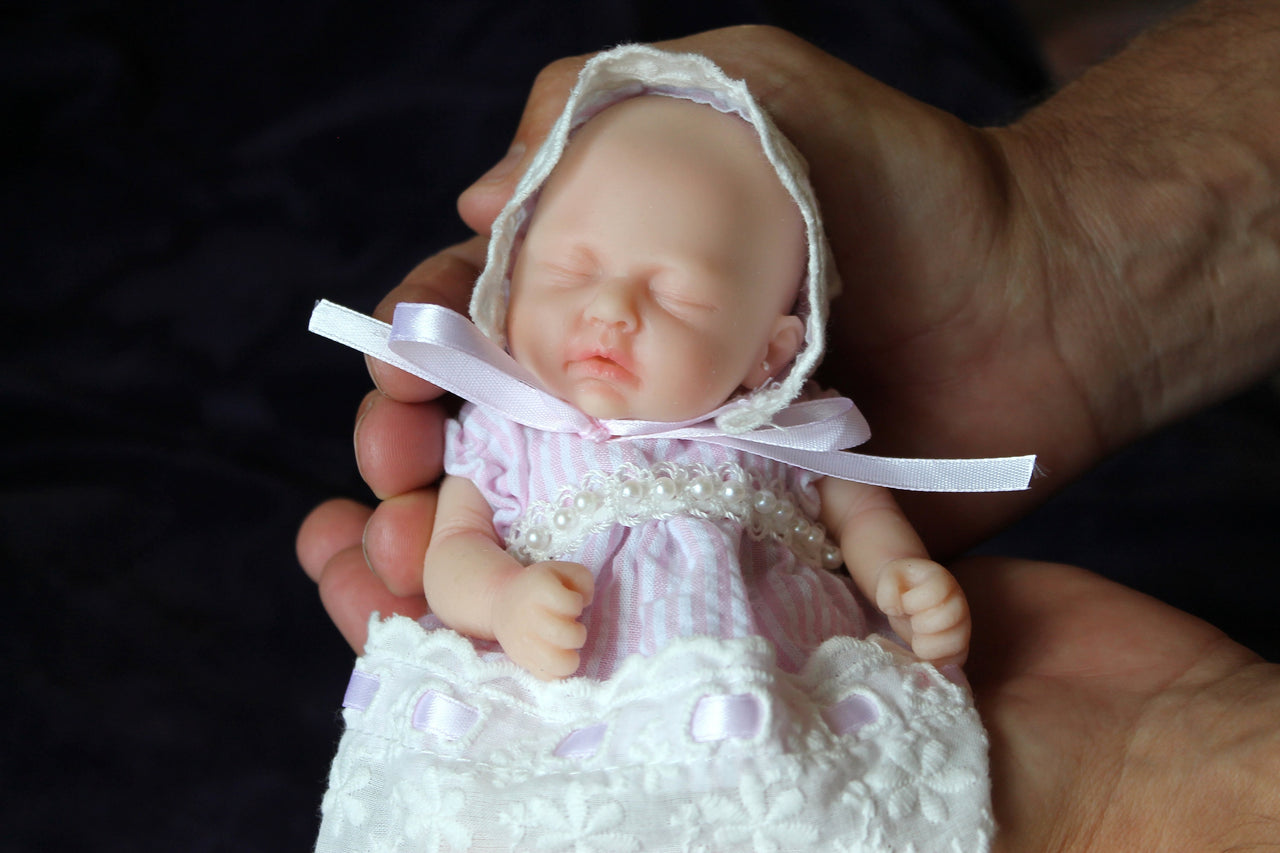 Silicone Baby Doll Full Body Reborn Preemie 7" 9 ounces Platinum Silicone Dolls Realistic Real Lifelike Weighted Babies Ecoflex Bathtub Baby