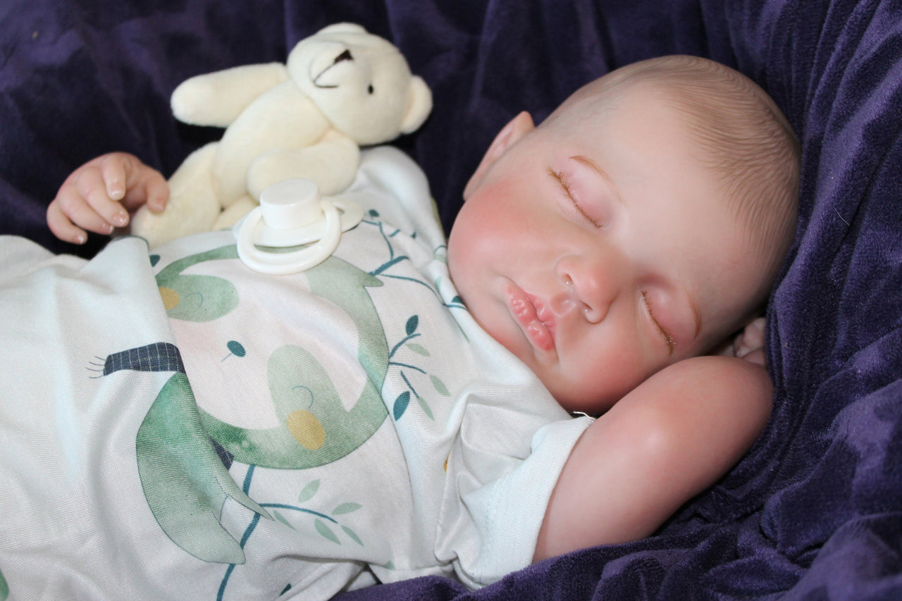 2 to 8 Pounds Lifelike Reborn Baby Doll, 20 inch Weighted Newborn Baby Boy, Soft vinyl, Heavy Baby Dolls, For Children, Child Friendly Gifts For Girls